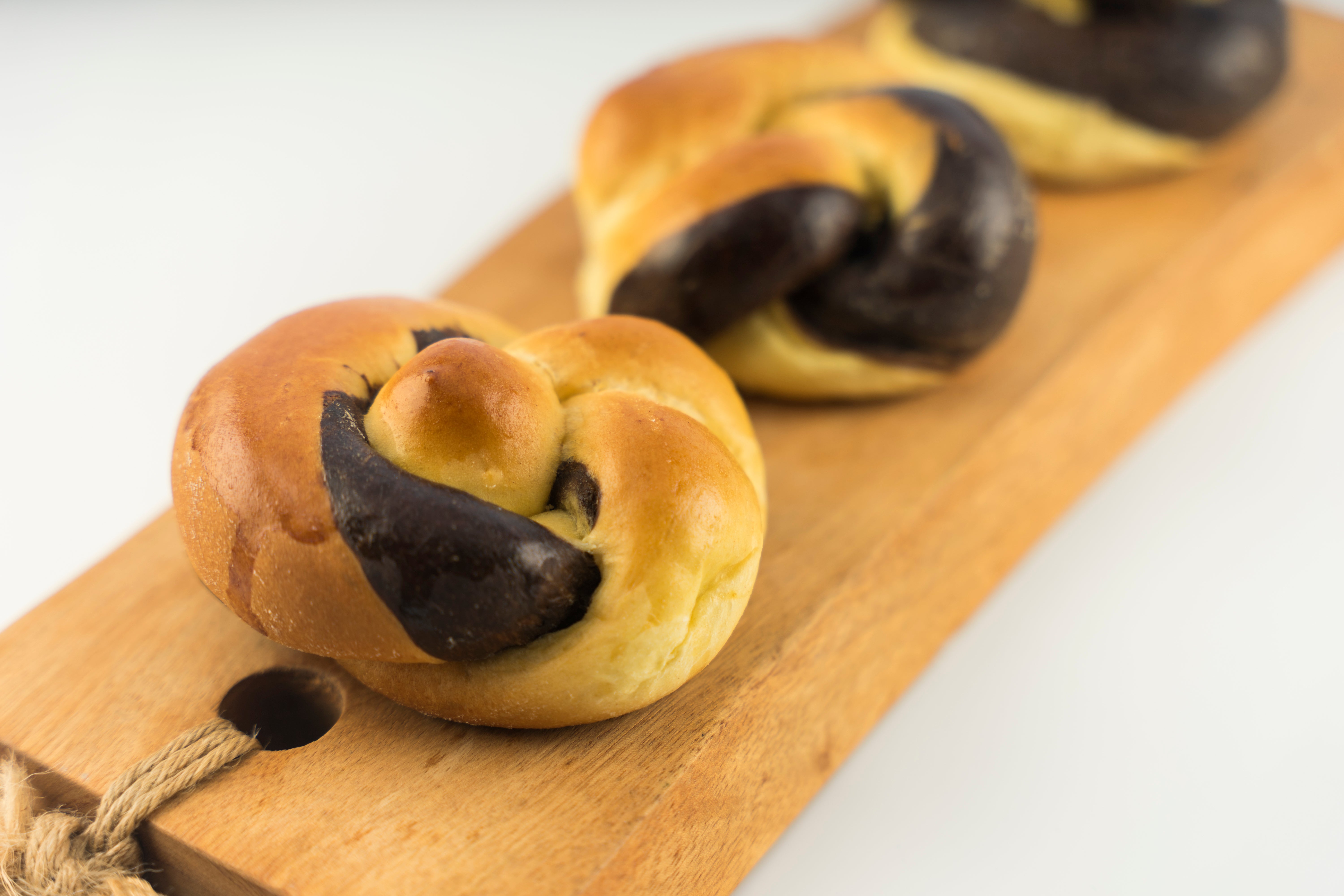 Two Tone Challah Rolls Dozen – ButterFlake