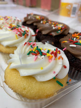 Load image into Gallery viewer, Cupcakes 6-Pack
