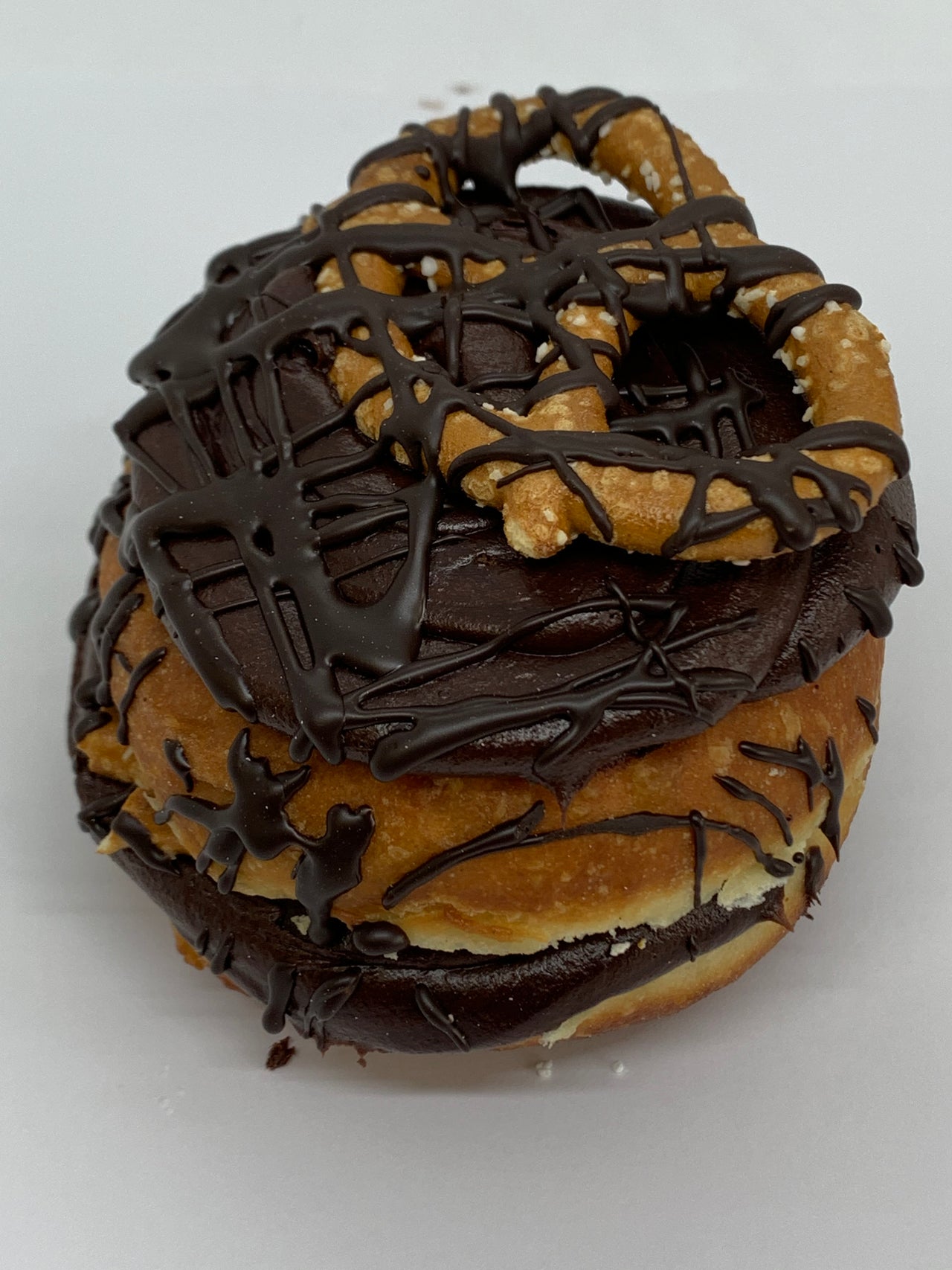 Fudgy Pretzel Donut 4 - Pak